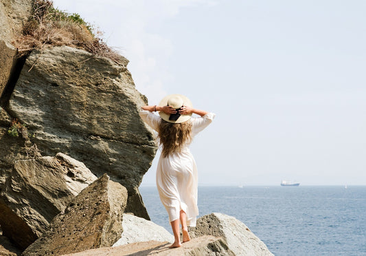 5 Essential Oils to Help Reduce Stress and Anxiety Before Your Next Trip